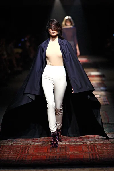 Look 17